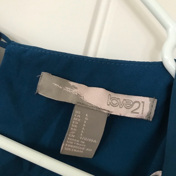 👗 flattering 👗 - Picture 3 of 3